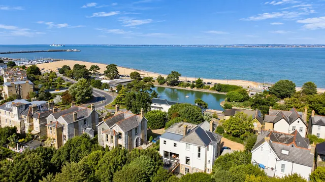 Avalon Appley Rise, Ryde PO33 1LE