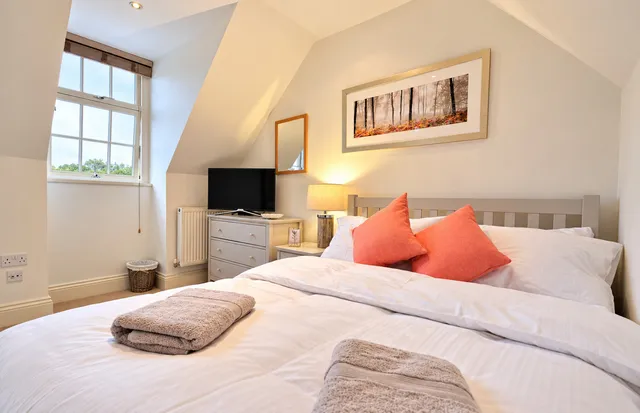 24 Budgenor Lodge Dodsley Lane, Midhurst GU29 0AD