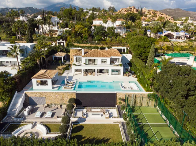 Villa in Nueva Andalucia, Malaga