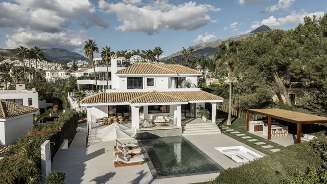Villa in Nueva Andalucia, Malaga