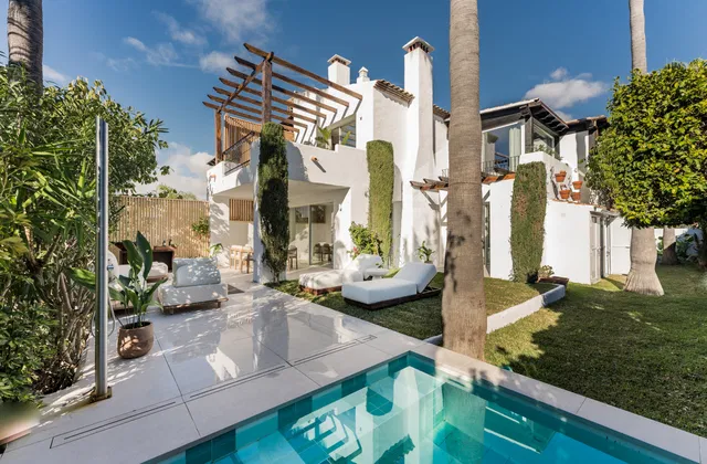 Semi Detached Villa in Marbella Golden Mile, Malaga