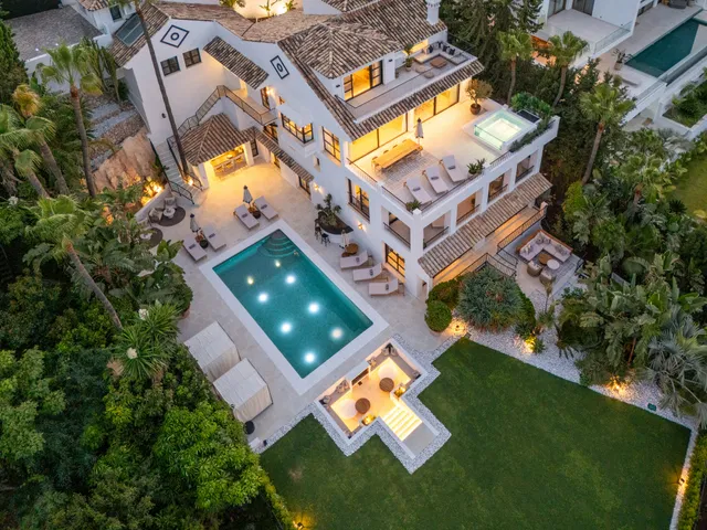 Villa in Nueva Andalucia, Malaga