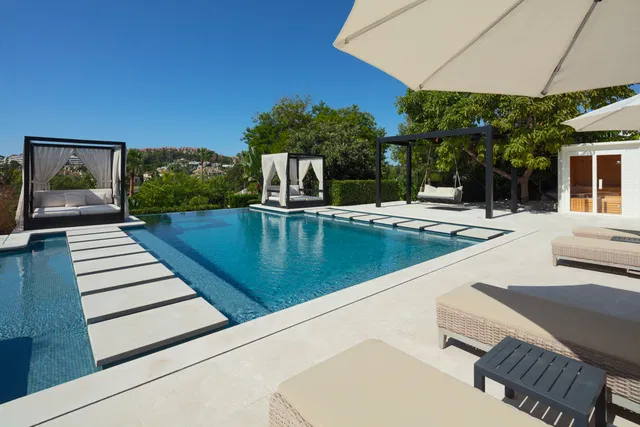 Villa in Nueva Andalucia, Malaga