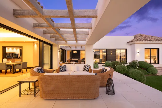 Villa in Nueva Andalucia, Malaga