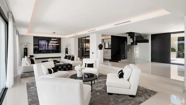 Villa in Nueva Andalucia, Malaga