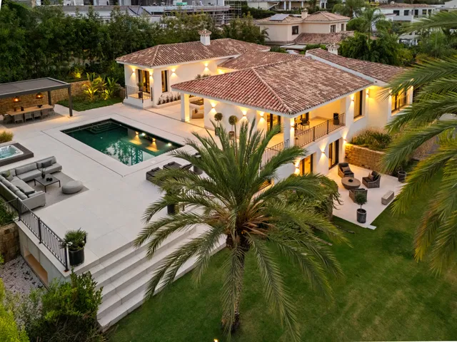 Villa in Nueva Andalucia, Malaga