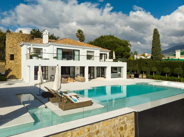 Villa in Nueva Andalucia, Malaga