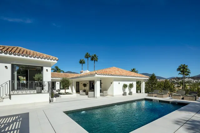 Villa in Nueva Andalucia, Malaga