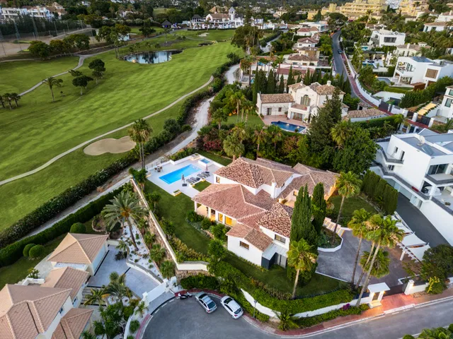 Villa in Nueva Andalucia, Malaga