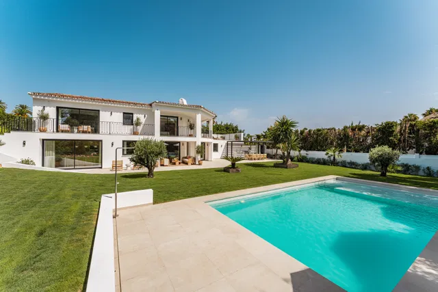 Villa in Marbella Golden Mile, Malaga