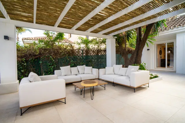 Villa in Nueva Andalucia, Malaga