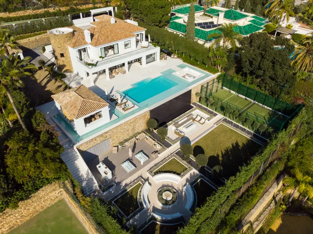 Villa in Nueva Andalucia, Malaga