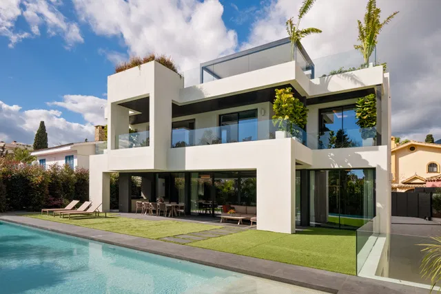 Villa in Marbella Golden Mile, Malaga