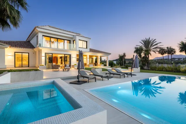 Villa in Nueva Andalucia, Malaga
