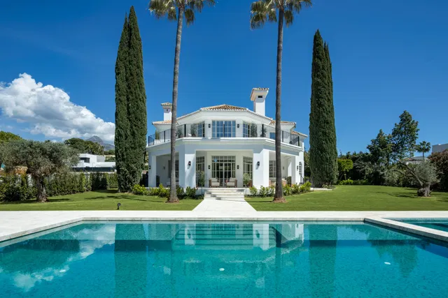 Villa in Nueva Andalucia, Malaga