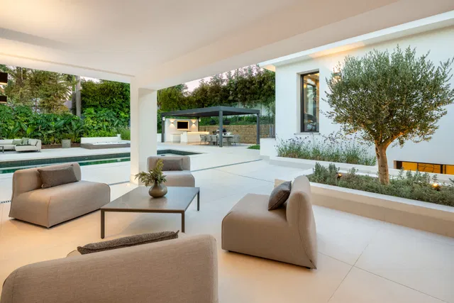 Villa in Nueva Andalucia, Malaga