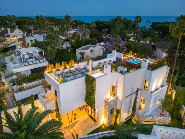 Villa in Marbella Golden Mile, Malaga