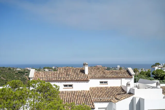 Apartment in Benahavis, Malaga