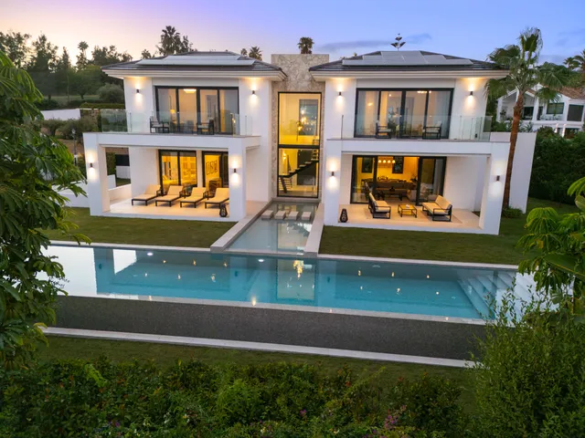 Villa in Benahavis, Malaga