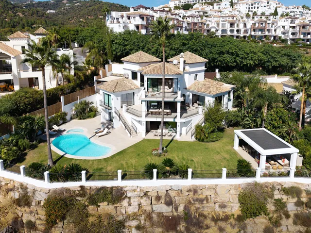 Villa in Benahavis, Malaga