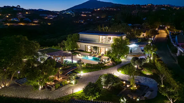 Villa in Benahavis, Malaga
