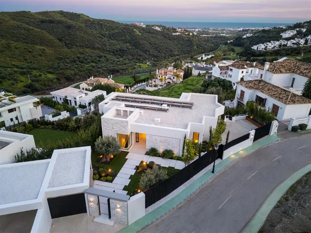 Villa in Benahavis, Malaga