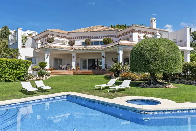 Villa in Benahavis, Malaga