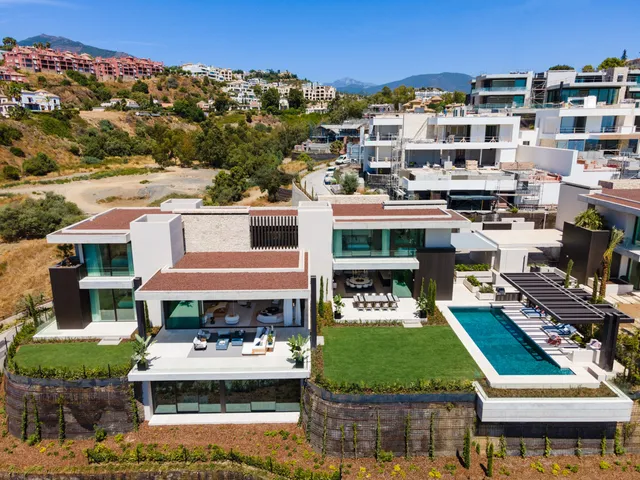Villa in Benahavis, Malaga