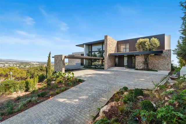Villa in Benahavis, Malaga
