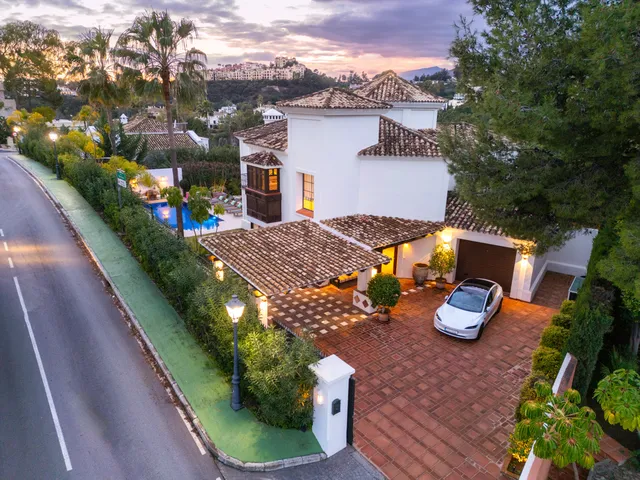 Villa in Benahavis, Malaga