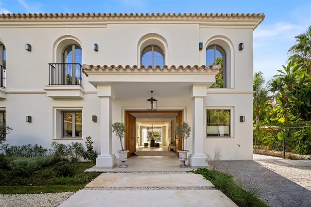Villa in Benahavis, Malaga