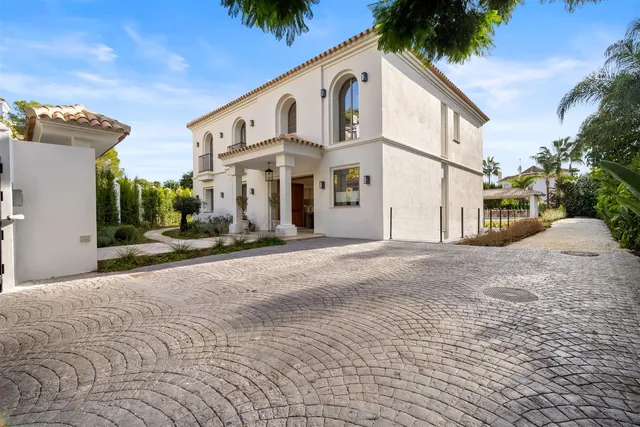 Villa in Benahavis, Malaga