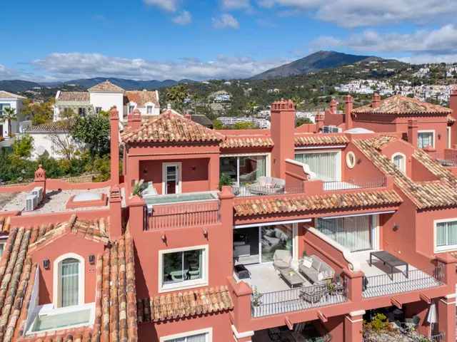 Duplex Penthouse in Benahavis, Malaga