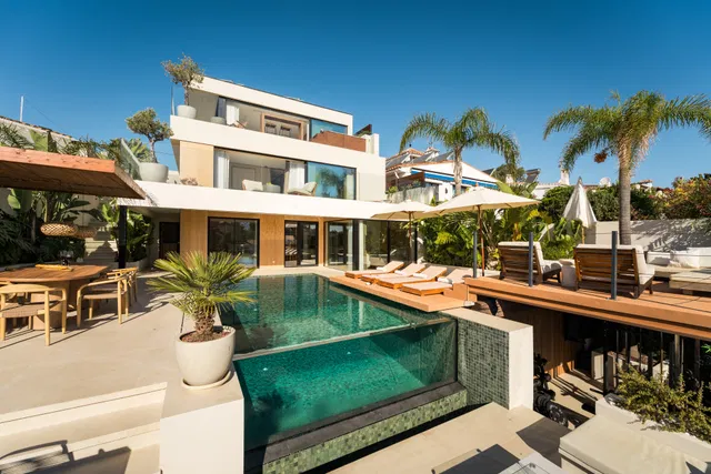 Villa in Nueva Andalucia, Malaga