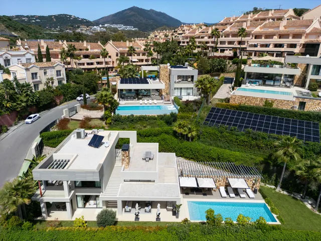 Villa in Nueva Andalucia, Malaga