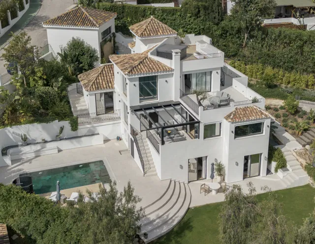 Villa in Nueva Andalucia, Malaga