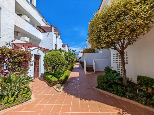 Apartment in Nueva Andalucia, Malaga