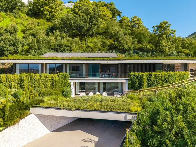 Villa in Benahavis, Malaga