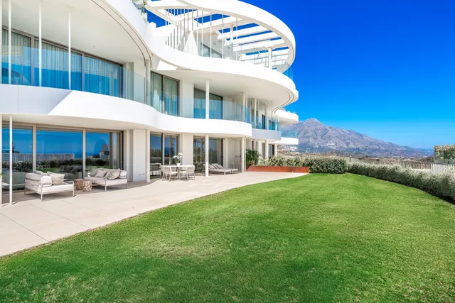 Ground Floor Apartment in Benahavis, Malaga