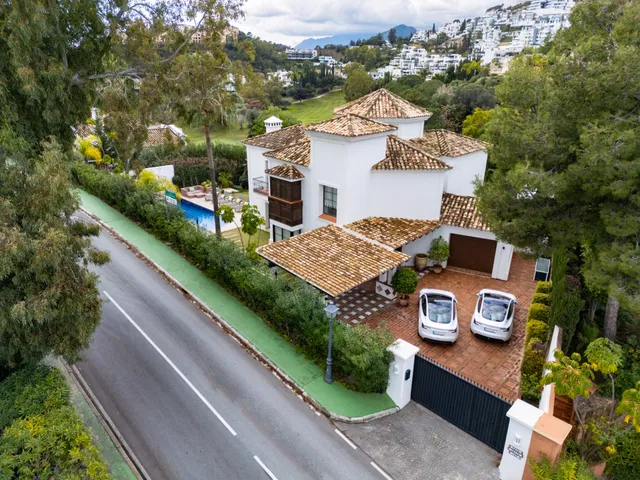 Villa in Benahavis, Malaga