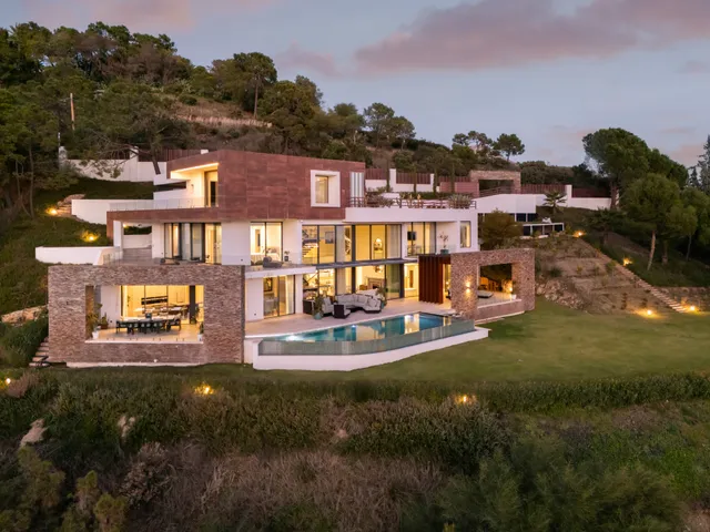 Villa in Benahavis, Malaga