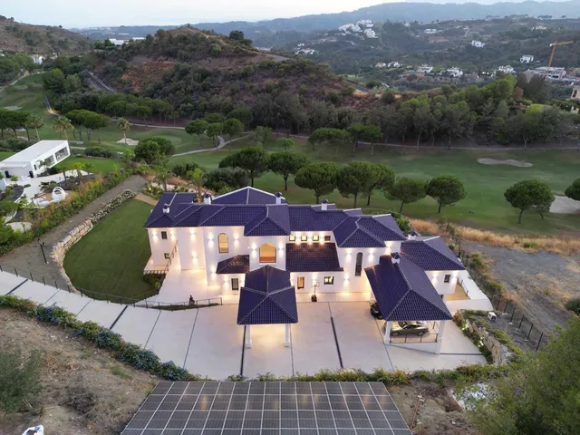 Villa in Benahavis, Malaga