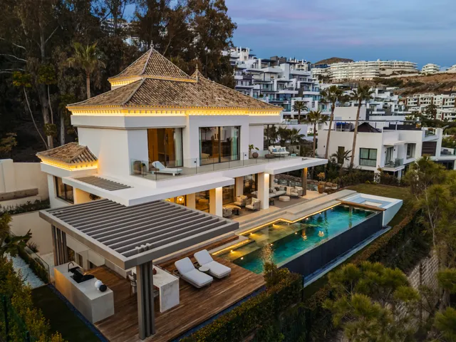 Villa in Benahavis, Malaga