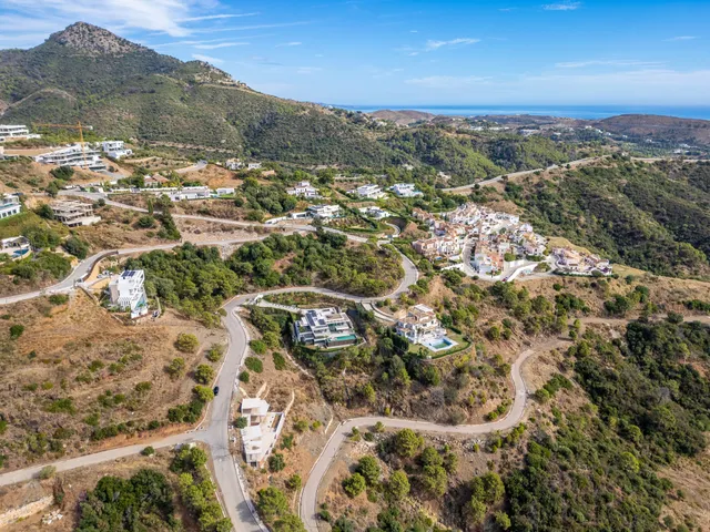 Plot in Benahavis, Malaga
