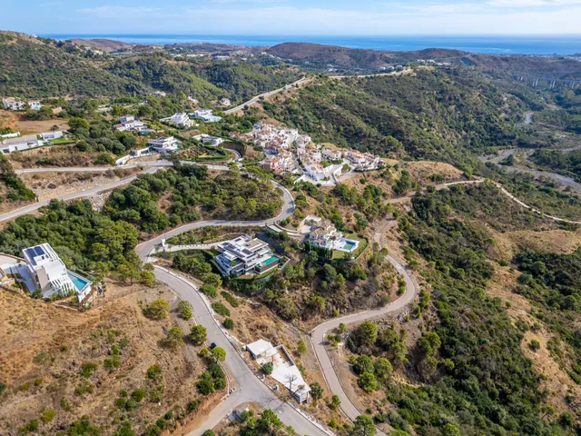 Plot in Benahavis, Malaga