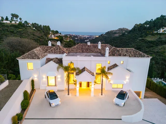 Villa in Benahavis, Malaga