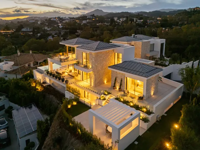 Villa in Benahavis, Malaga