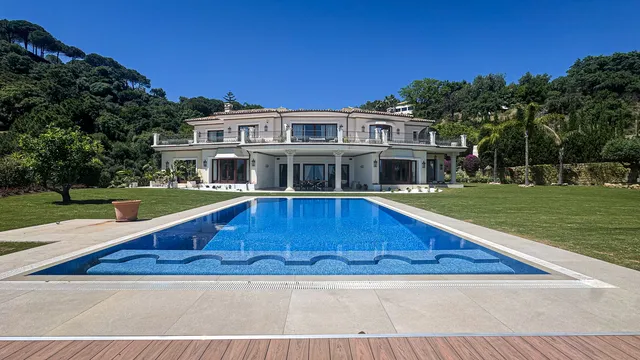 Villa in Benahavis, Malaga