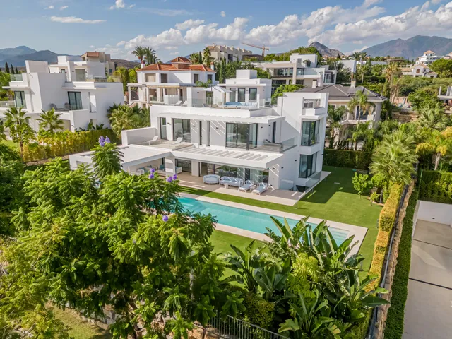 Villa in Benahavis, Malaga