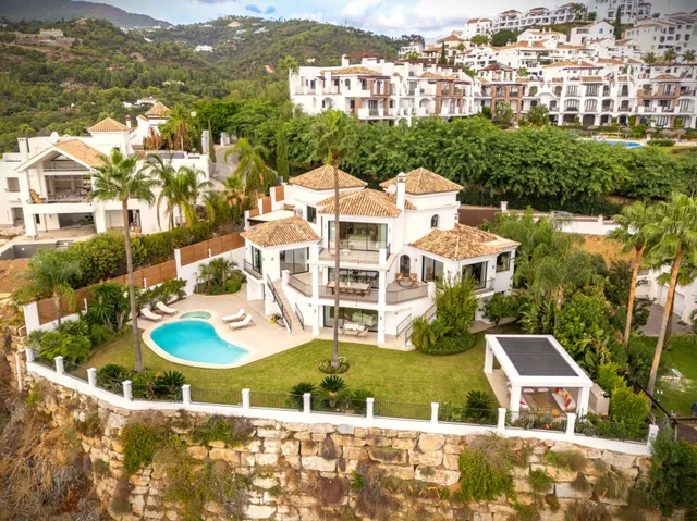 Villa in Benahavis, Malaga
